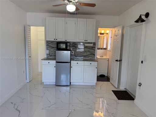 1230 North Dr, Miami FL 33179