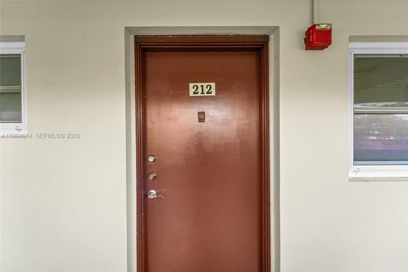 3090 NW 46th Ave # 212C, Lauderdale Lakes FL 33313