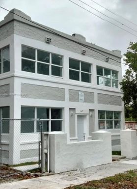 629 9th St # 2, West Palm Beach FL 33401