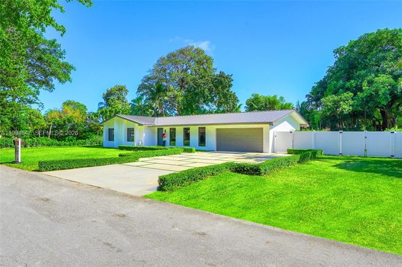 8820 SW 182nd Ter, Palmetto Bay FL 33157