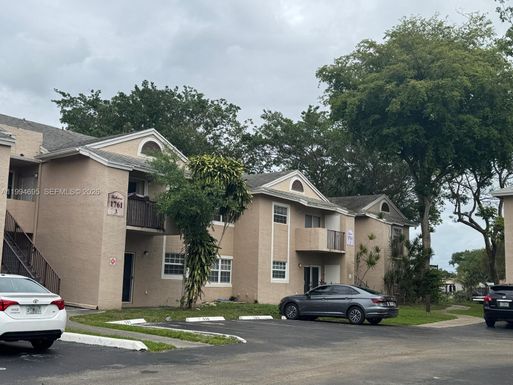 1761 96TH TE # 3O, Pembroke Pines FL 33024