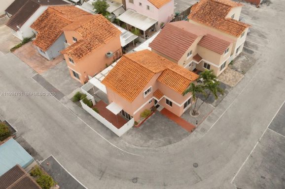 601 SW 116th Ct, Sweetwater FL 33174