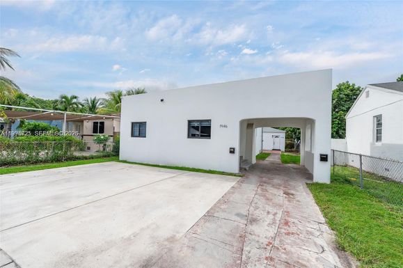 1946 NW 49th St, Miami FL 33142
