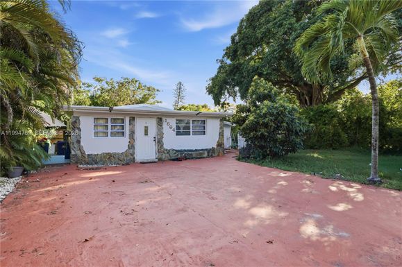 1664 NE 179th St, North Miami Beach FL 33162