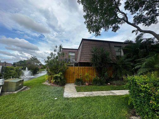7671 W Courtyard Run W, Boca Raton FL 33433