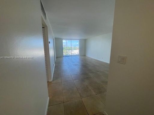 1830 Dixieanna St # 606, Hollywood FL 33020