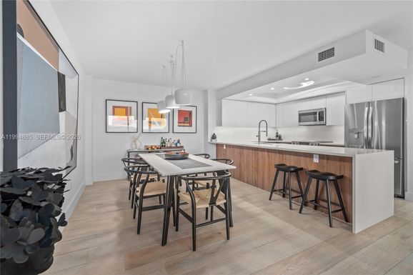 177 Ocean Lane Dr # 812, Key Biscayne FL 33149