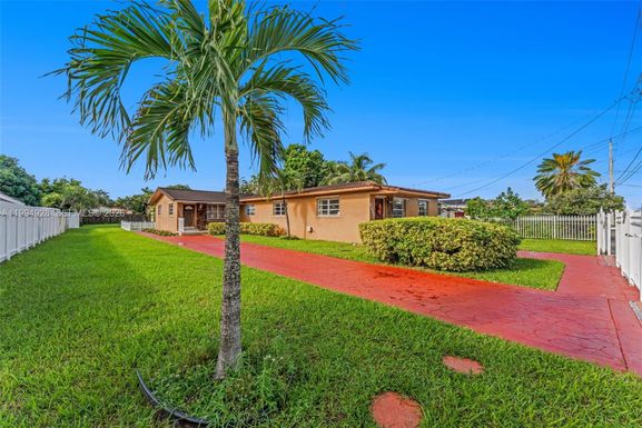 8820 SW 27th St, Miami FL 33165
