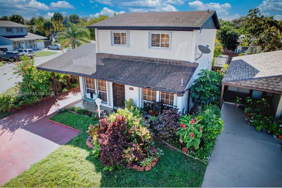 5284 NW 193rd Ln, Miami Gardens FL 33055