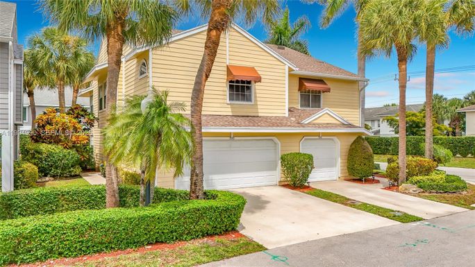 5043 Pointe Emerald Ln, Boca Raton FL 33486