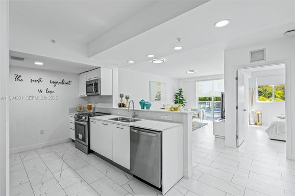 1850 Monroe St # 205, Hollywood FL 33020