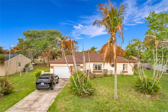 2538 SE Richmond St, Port St. Lucie FL 34952