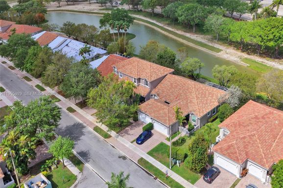 2441 E Aragon Blvd # 5, Sunrise FL 33313