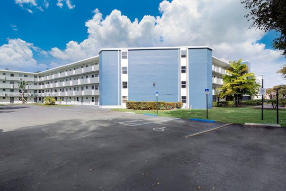 1351 NE 191 St # 106, Miami FL 33179