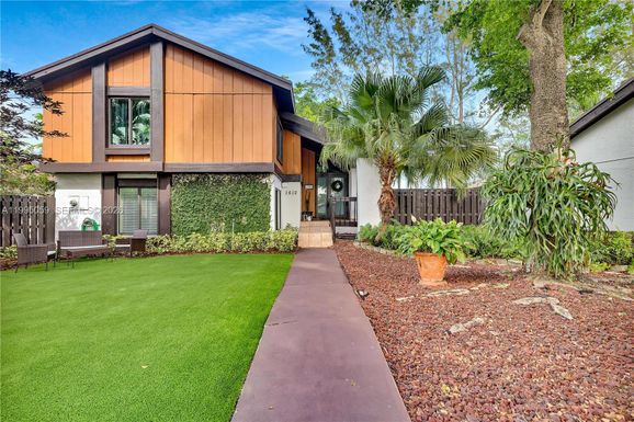 1610 W Sandpiper Cir, Pembroke Pines FL 33026