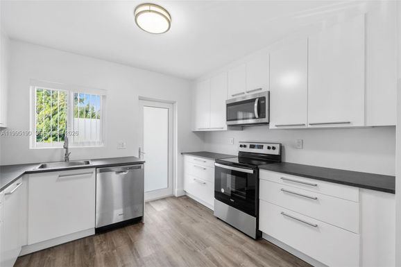 600 Layne Blvd # 126, Hallandale Beach FL 33009