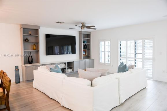 2948 Hidden Harbour Ct, Dania Beach FL 33312