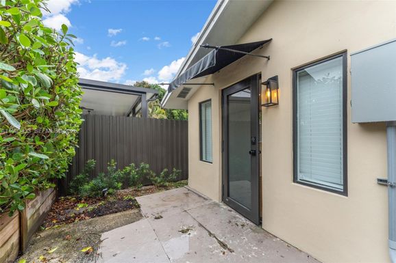 5790 SW 5th St REAR, Miami FL 33144