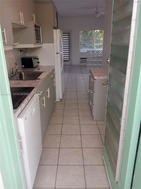 6490 Collins Ave # 18, Miami Beach FL 33141