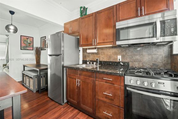 330 74th St # 5, Miami Beach FL 33141