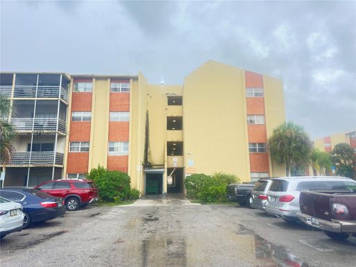 3600 NW 21st St # 309, Lauderdale Lakes FL 33311