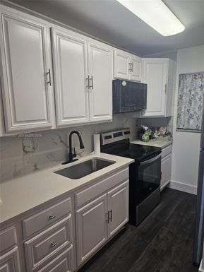 6055 W 19th Ave # 209, Hialeah FL 33012