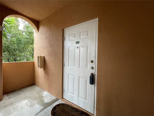 7080 NW 177th St # 13, Hialeah FL 33015