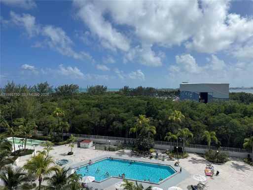 100 Bayview Dr # 725, Sunny Isles Beach FL 33160
