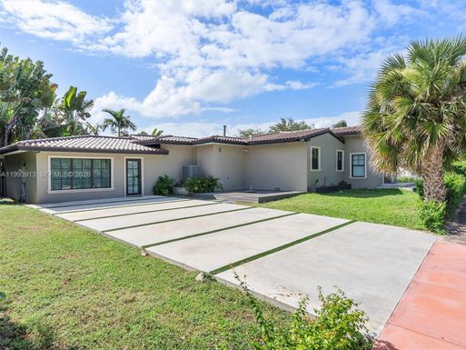 1500 Biarritz Dr, Miami Beach FL 33141