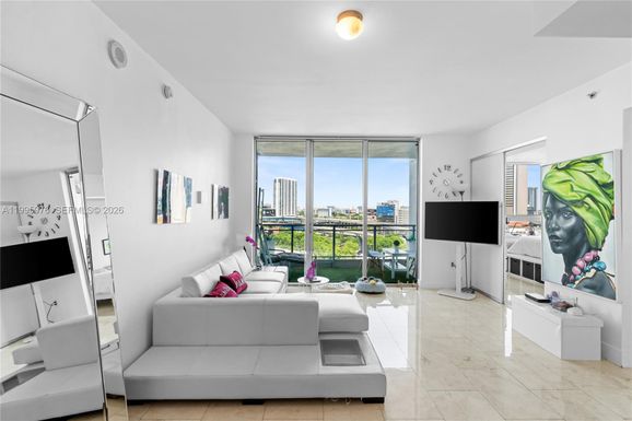 90 SW 3rd St # 1209, Miami FL 33130