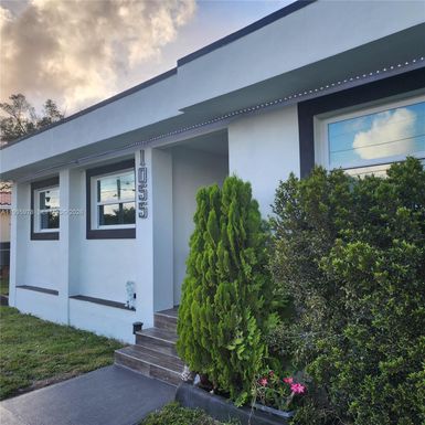 1055 NE 144th St, North Miami FL 33161