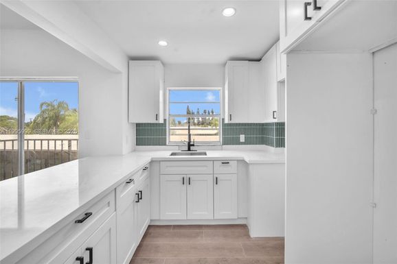 1960 Marseille Dr # 304, Miami Beach FL 33141