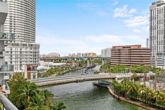 690 SW 1st Ct # 1017, Miami FL 33130