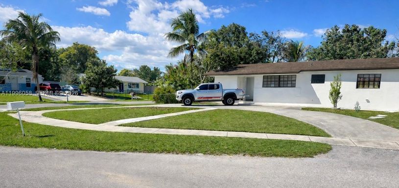 15761 SW 303rd St, Homestead FL 33033
