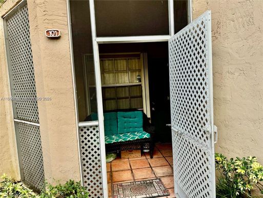 8664 SW 3rd St # 101, Pembroke Pines FL 33025