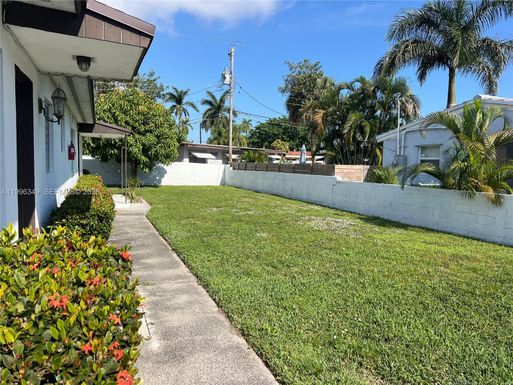 809 NE 2nd St unit 1-2, Hallandale Beach FL 33009