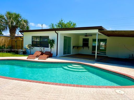 329 SW 3rd St, Boca Raton FL 33432