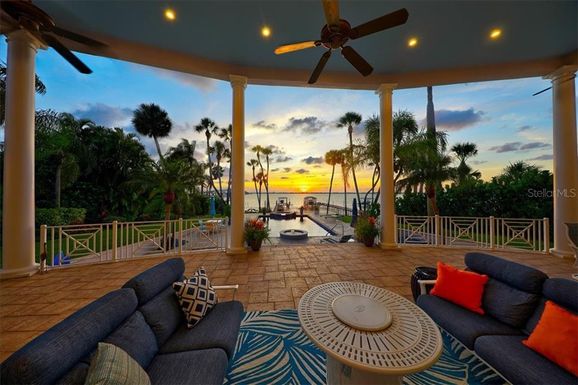 196 BLUFF VIEW DRIVE