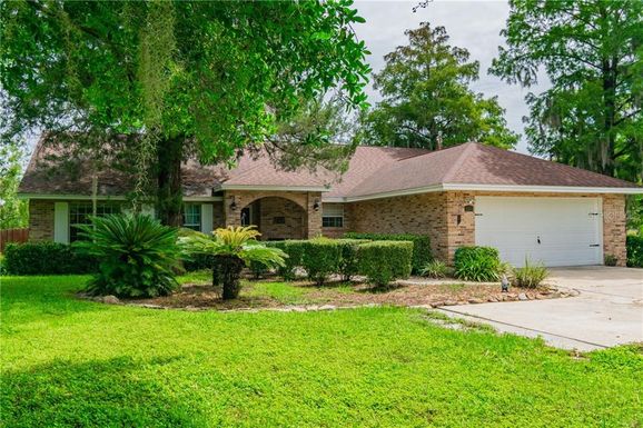 888 CLOVERLEAF BOULEVARD