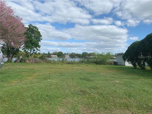 1206 COUNTRY CLUB LANE