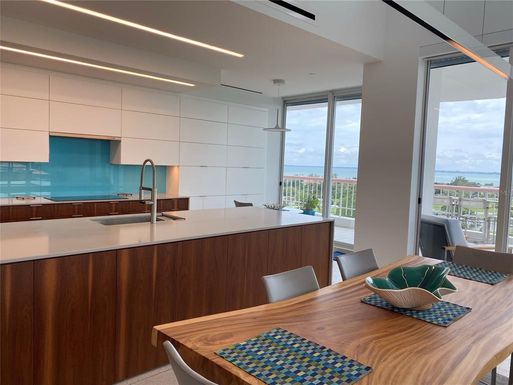 455 LONGBOAT CLUB ROAD UNIT PH1