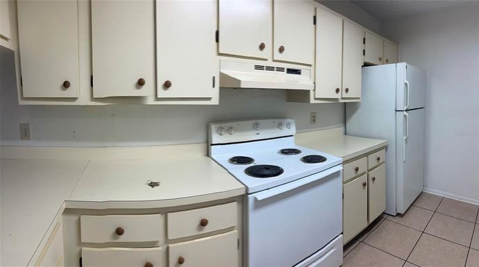 654 KENWICK CIRCLE UNIT 102