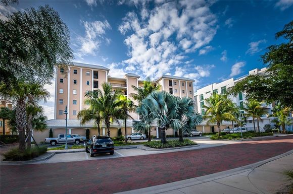 226 GOLDEN GATE POINT UNIT 64