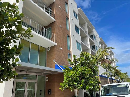 332 COCOANUT AVENUE UNIT 402