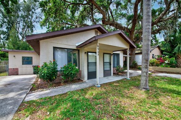 6905/6907 HUDSON AVENUE