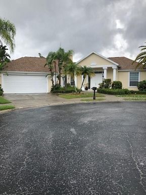 2208 HAMPSTEAD COURT