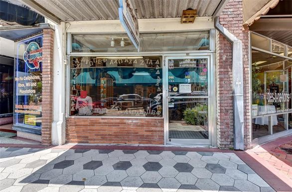 108 N WOODLAND BOULEVARD