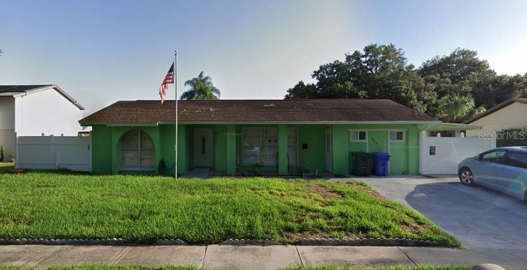 6913 SPANISH MOSS CIRCLE