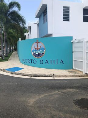 4 PUERTO BAHIA