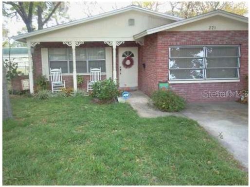 221 SW MADISON CIRCLE N